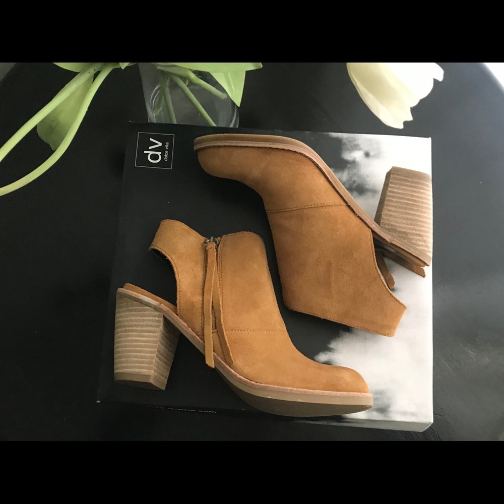 💥Final Sale! Free Shipping!💥 DV by Dolce Vita Jentry Ankle Boots